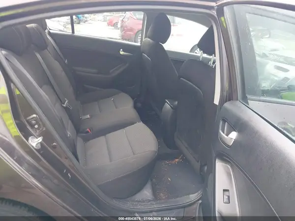 3KPFK4A77JE212636 2018 KIA FORTE - Image 8
