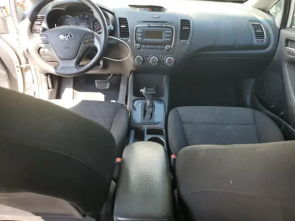 3KPFK4A77JE213351 2018 KIA FORTE - Image 8