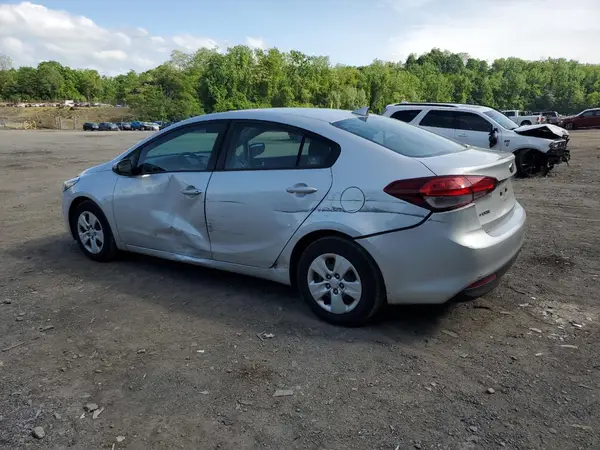 3KPFK4A77JE213494 2018 KIA FORTE - Image 2