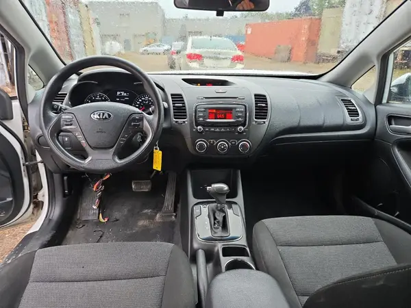 3KPFK4A77JE214015 2018 KIA FORTE - Image 8