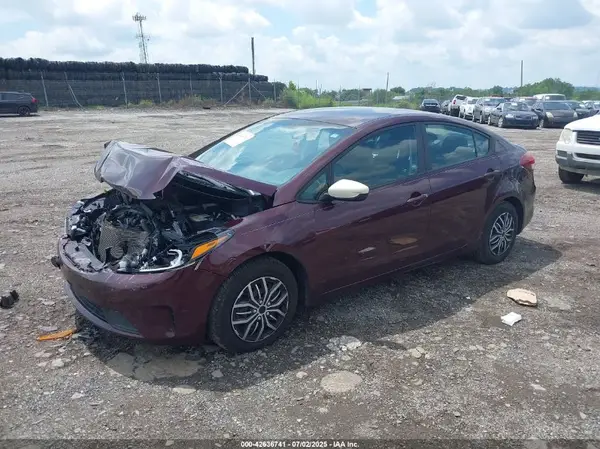 3KPFK4A77JE217321 2018 KIA FORTE - Image 2