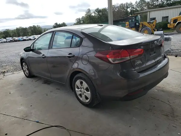 3KPFK4A77JE219182 2018 KIA FORTE - Image 2