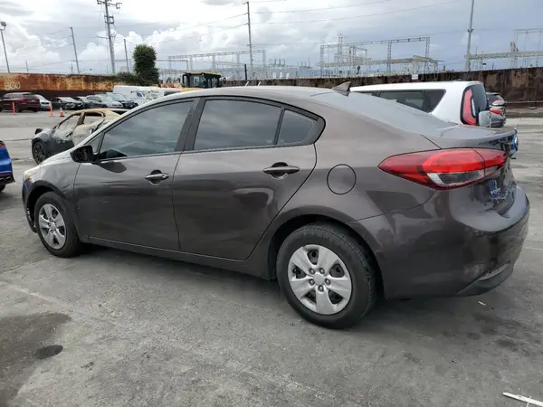 3KPFK4A77JE219196 2018 KIA FORTE - Image 2