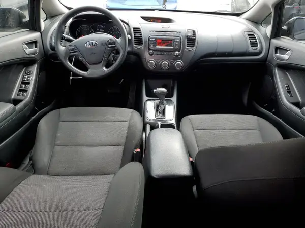 3KPFK4A77JE219196 2018 KIA FORTE - Image 8