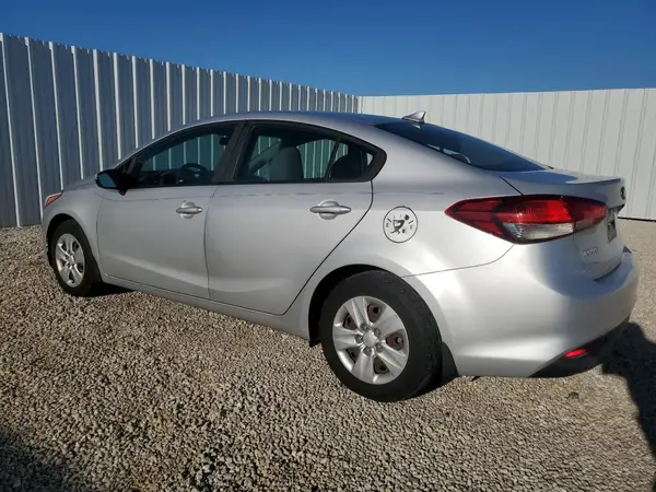 3KPFK4A77JE220042 2018 KIA FORTE - Image 2
