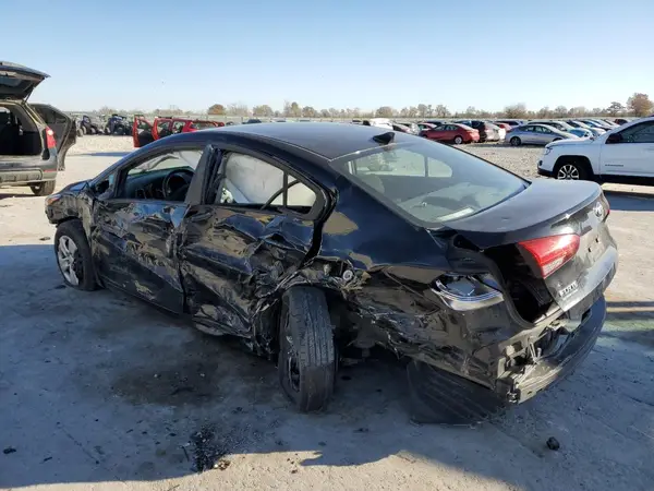 3KPFK4A77JE220722 2018 KIA FORTE - Image 2
