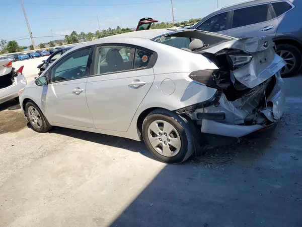 3KPFK4A77JE222843 2018 KIA FORTE - Image 2
