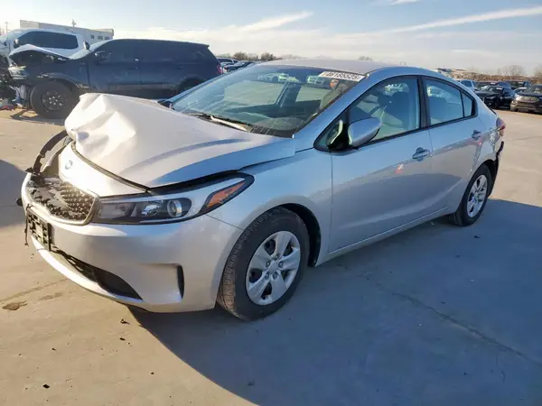 3KPFK4A77JE225869 2018 KIA FORTE - Image 1