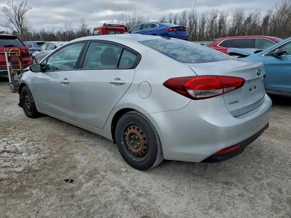 3KPFK4A77JE226746 2018 KIA FORTE - Image 2