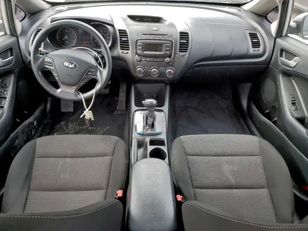 3KPFK4A77JE226746 2018 KIA FORTE - Image 8