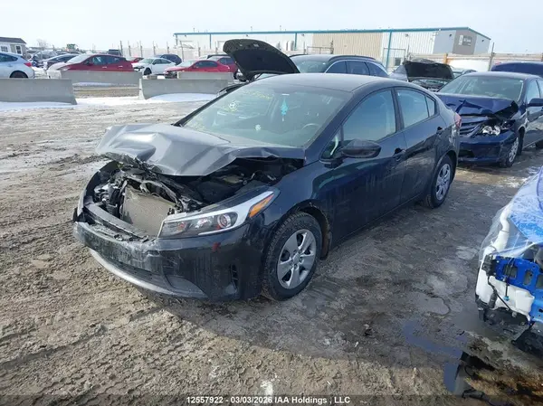 3KPFK4A77JE228559 2018 KIA FORTE - Image 2