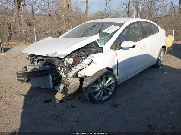 3KPFK4A77JE229100 2018 KIA FORTE - Image 2