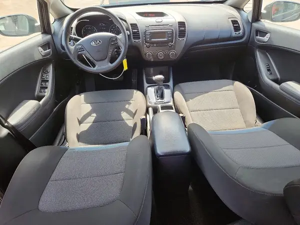 3KPFK4A77JE229212 2018 KIA FORTE - Image 8