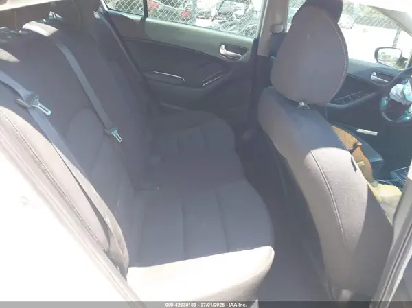 3KPFK4A77JE230182 2018 KIA FORTE - Image 8