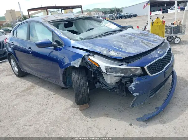 3KPFK4A77JE230246 2018 KIA FORTE - Image 1