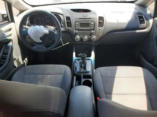 3KPFK4A77JE230618 2018 KIA FORTE - Image 8