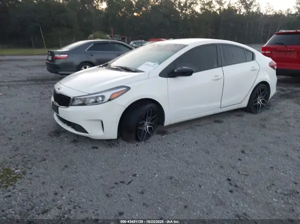 3KPFK4A77JE230909 2018 KIA FORTE - Image 2
