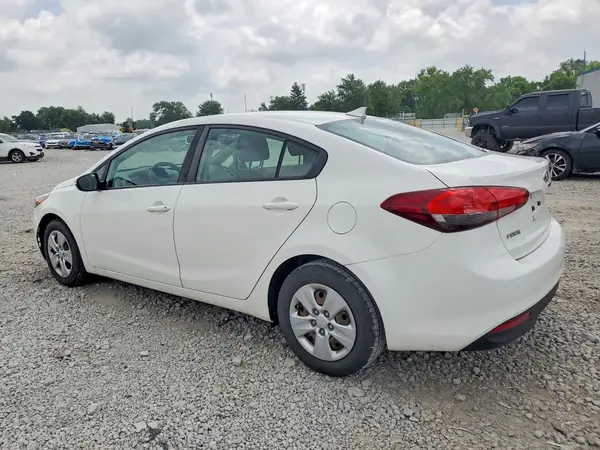 3KPFK4A77JE231011 2018 KIA FORTE - Image 2