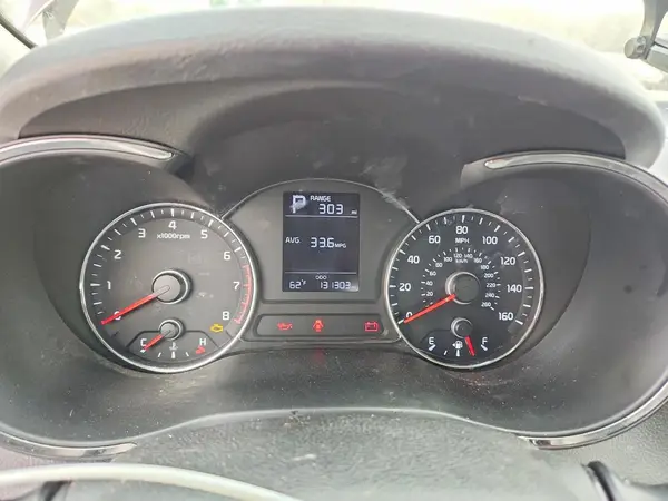 3KPFK4A77JE232627 2018 KIA FORTE - Image 8