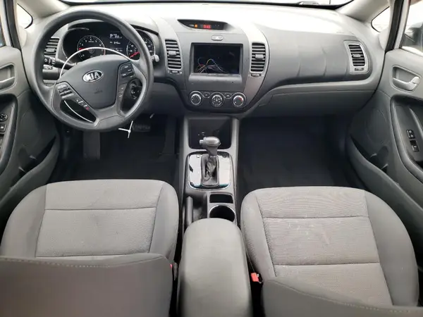 3KPFK4A77JE233390 2018 KIA FORTE - Image 8