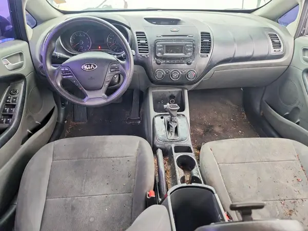 3KPFK4A77JE234068 2018 KIA FORTE - Image 8