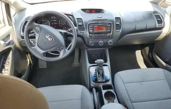 3KPFK4A77JE234281 2018 KIA FORTE - Image 8