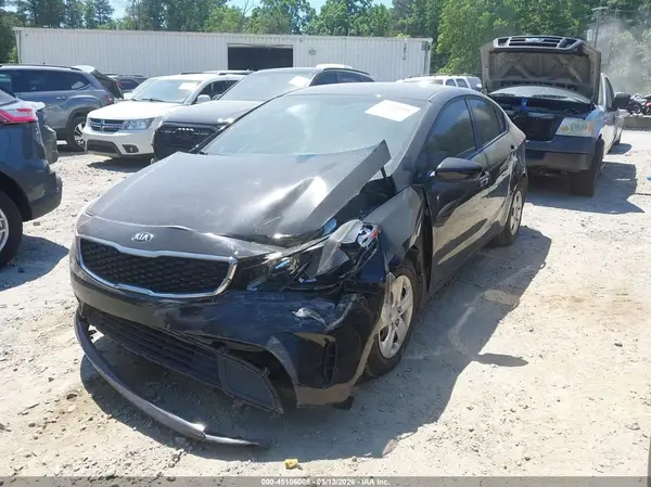 3KPFK4A77JE234362 2018 KIA FORTE - Image 2