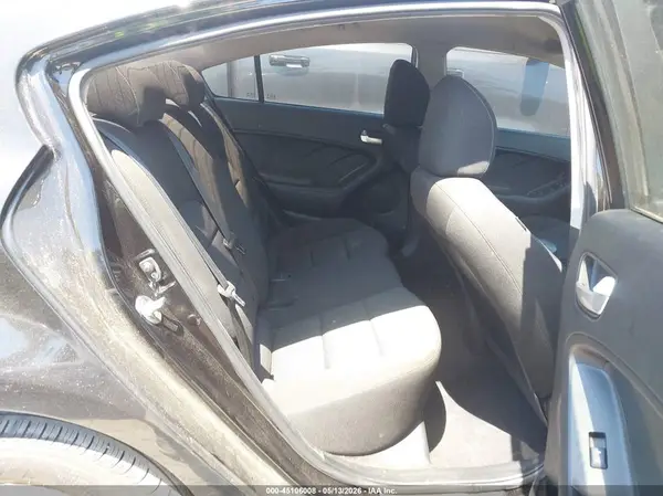 3KPFK4A77JE234362 2018 KIA FORTE - Image 8