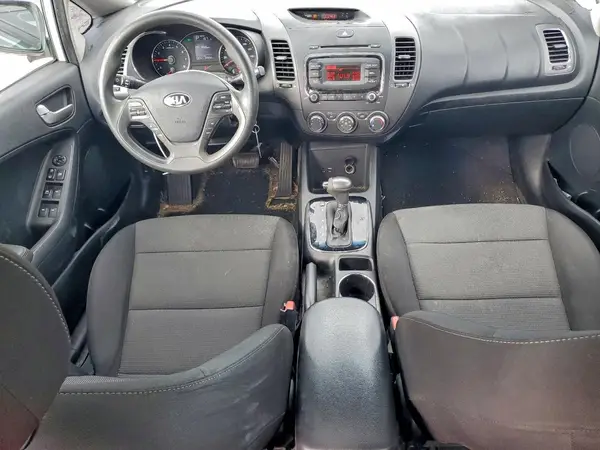 3KPFK4A77JE234393 2018 KIA FORTE - Image 8