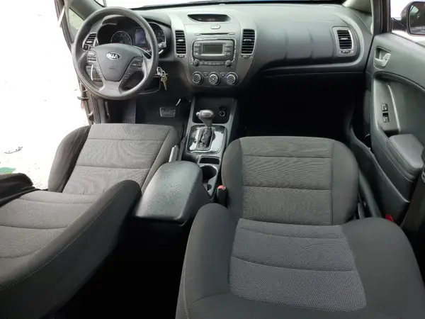 3KPFK4A77JE235107 2018 KIA FORTE - Image 8