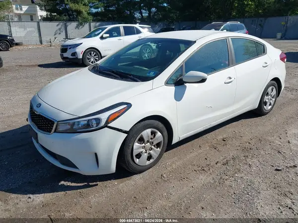 3KPFK4A77JE235379 2018 KIA FORTE - Image 2
