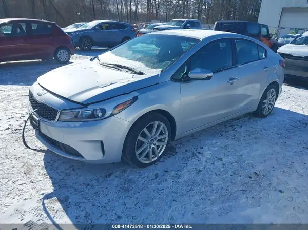 3KPFK4A77JE236371 2018 KIA FORTE - Image 2