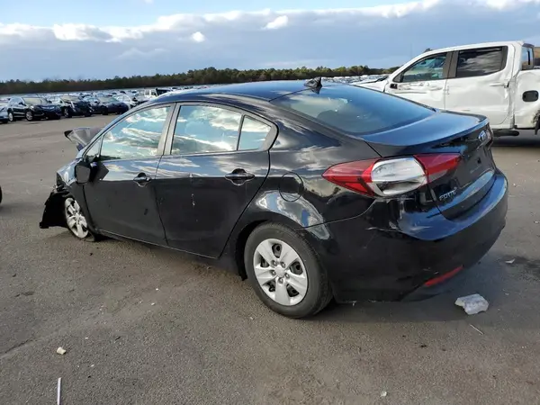 3KPFK4A77JE237147 2018 KIA FORTE - Image 2