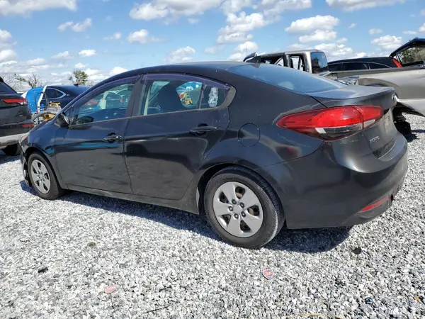 3KPFK4A77JE237522 2018 KIA FORTE - Image 2