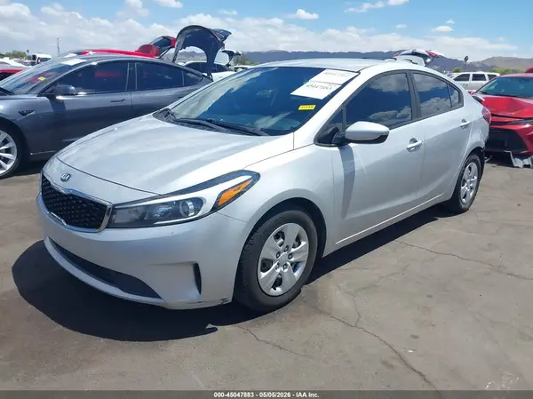 3KPFK4A77JE238542 2018 KIA FORTE - Image 2