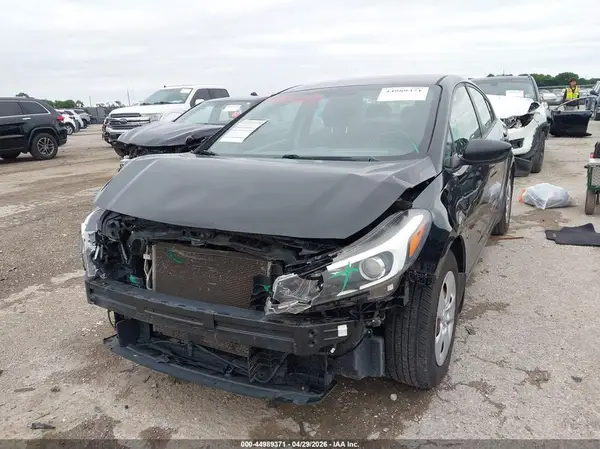 3KPFK4A77JE239478 2018 KIA FORTE - Image 2