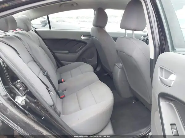3KPFK4A77JE239478 2018 KIA FORTE - Image 8