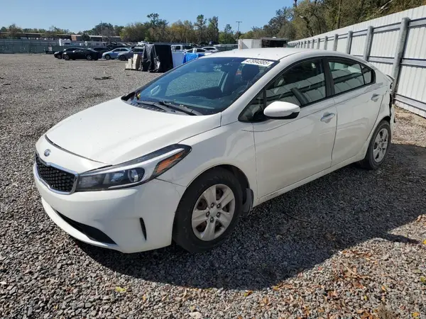 3KPFK4A77JE239545 2018 KIA FORTE - Image 1