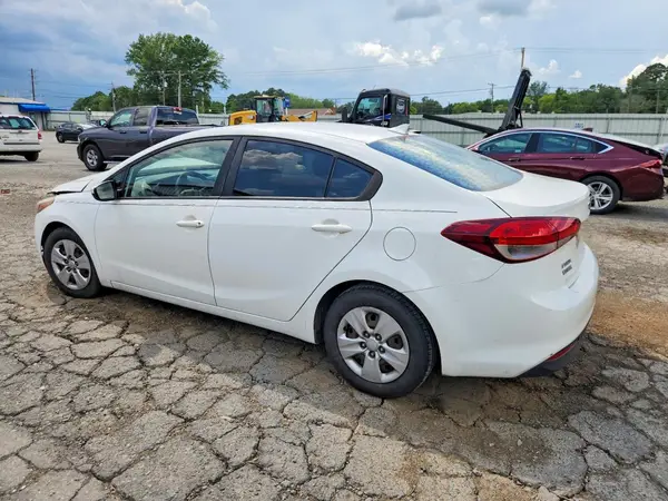3KPFK4A77JE240176 2018 KIA FORTE - Image 2