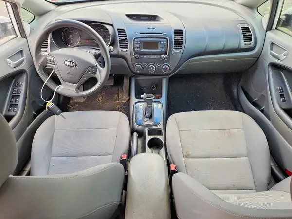 3KPFK4A77JE240176 2018 KIA FORTE - Image 8