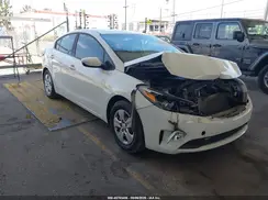 3KPFK4A77JE240825 2018 KIA FORTE