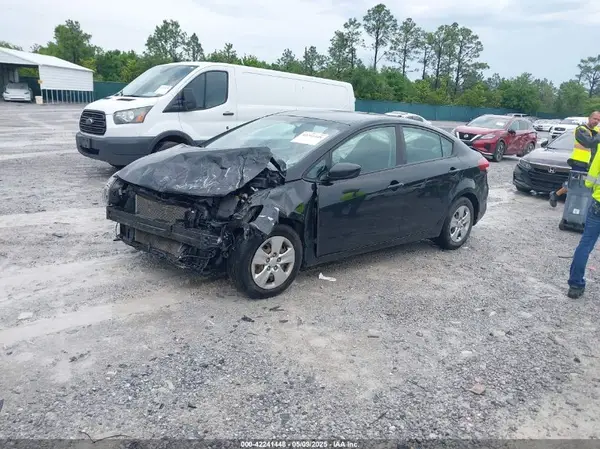 3KPFK4A77JE243188 2018 KIA FORTE - Image 2