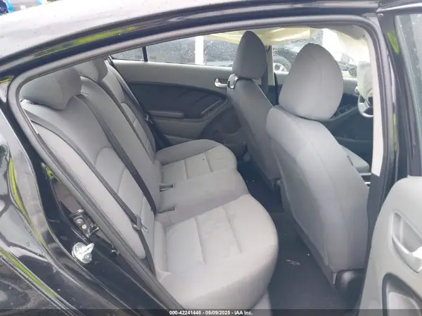 3KPFK4A77JE243188 2018 KIA FORTE - Image 8