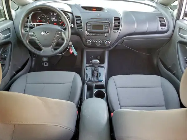 3KPFK4A77JE245281 2018 KIA FORTE - Image 8