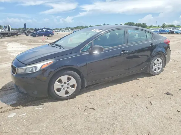 3KPFK4A77JE245443 2018 KIA FORTE - Image 1