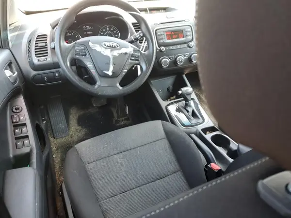 3KPFK4A77JE245846 2018 KIA FORTE - Image 8