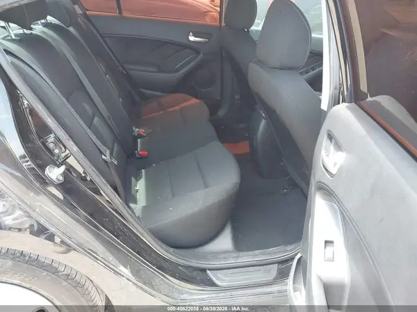3KPFK4A77JE247094 2018 KIA FORTE - Image 8