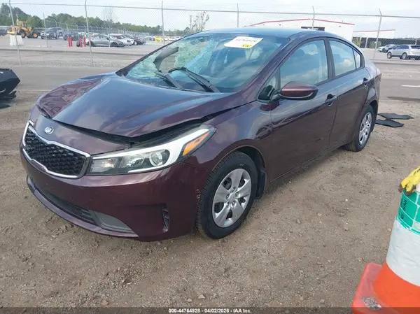 3KPFK4A77JE247998 2018 KIA FORTE - Image 2