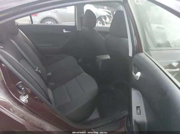 3KPFK4A77JE247998 2018 KIA FORTE - Image 8