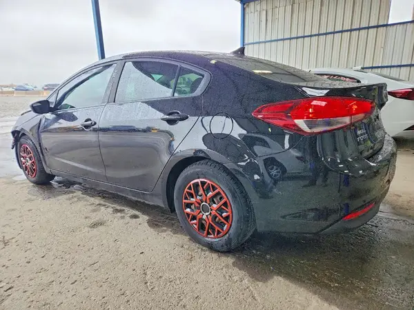 3KPFK4A77JE250223 2018 KIA FORTE - Image 2